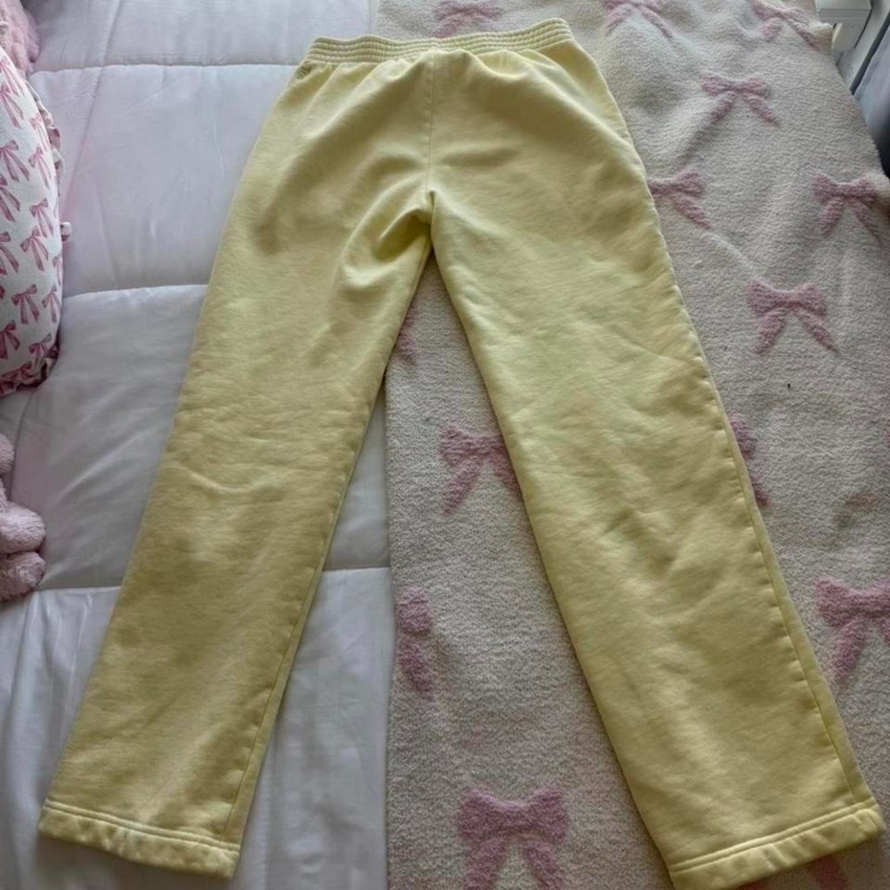 butter yellow Aritzia sweatpants - Picture 6 of 8
